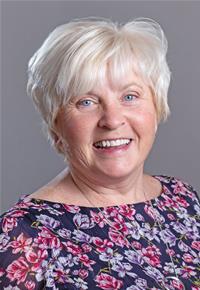 Photograph of County Councillor Nikki Hennessy