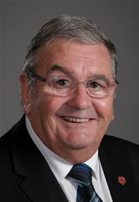 Photograph of County Councillor Barrie Yates